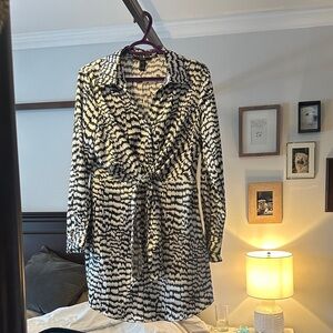 Forever 21 Black and White Long Sleeve Dress